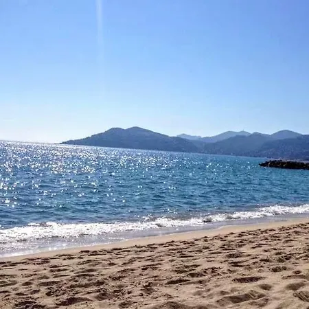 - 4 Personnes * Cannes